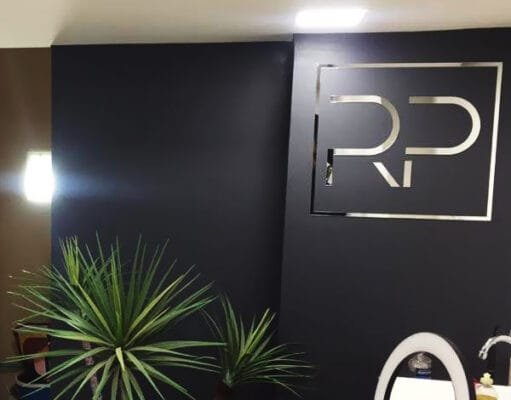 Logomarca acrílico espelhado prata