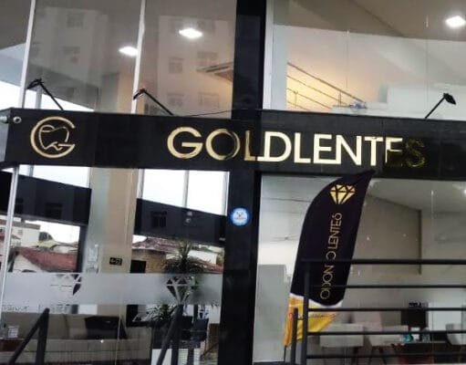 Logomarca acrílico espelhado dourado